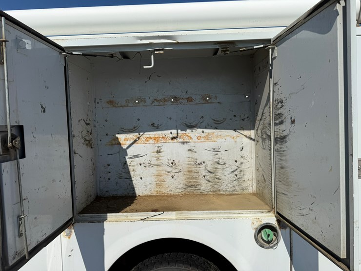 #2049-•-2015-ram-5500-heavy-duty-service-truck-image-14