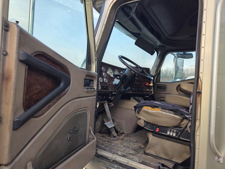 2005-caterpillar-c13-image-55