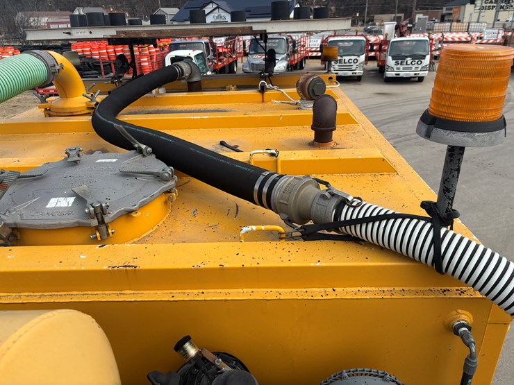 2005-gmc-t7500-image-52