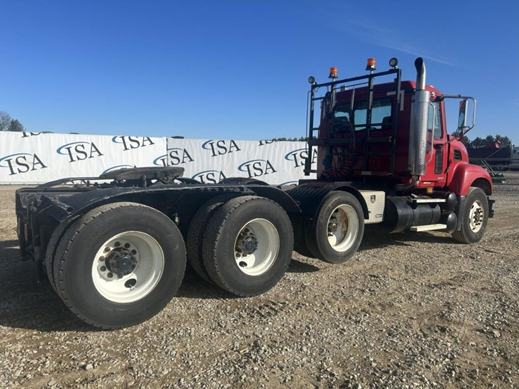 2003-massey-ferguson-8-image-5