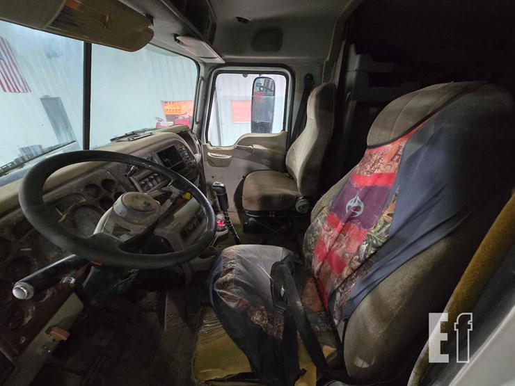 2004-mack-vision-cx613-image-9