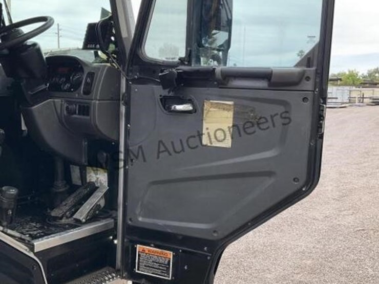 2018-peterbilt-520-image-27