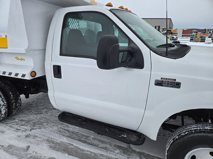 2001-ford-f350-image-17