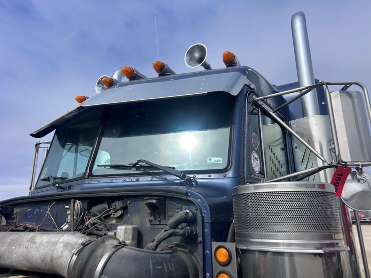 2000-peterbilt-379-image-74
