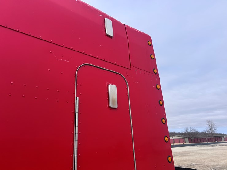 1998-peterbilt-379-image-14