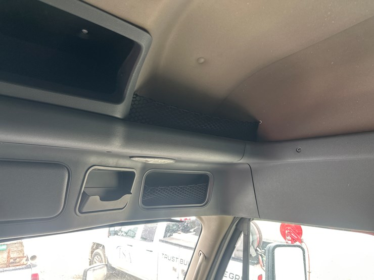 2017-massey-ferguson-8-image-45