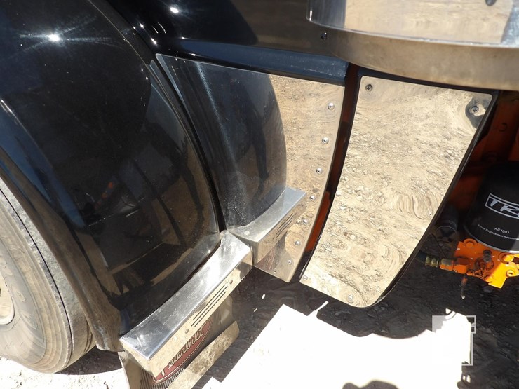 2008-peterbilt-389-image-10