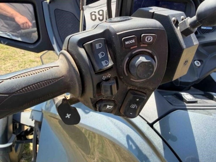 2018-can-am-spyder-rt-ltd-3-wheel-motorcycle-image-12