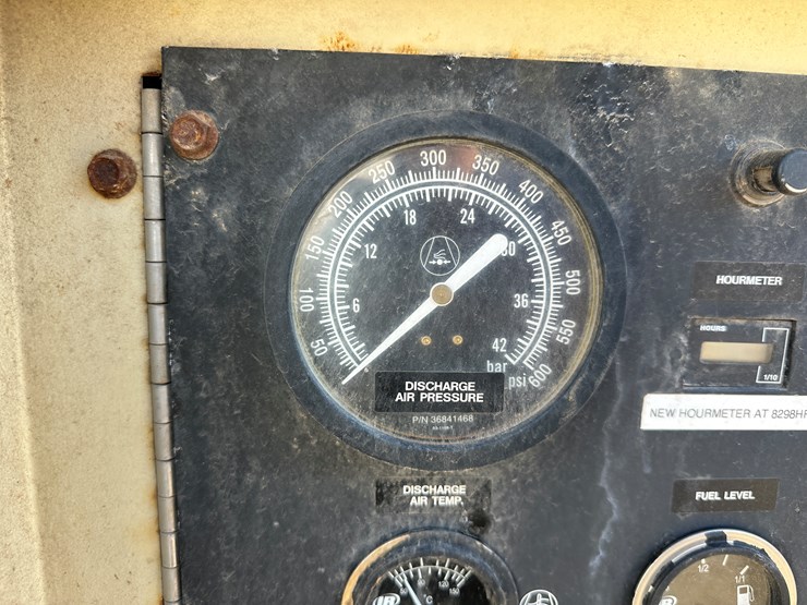 #60115-•-ingersoll-rand-1070-towable-air-compressor-image-60