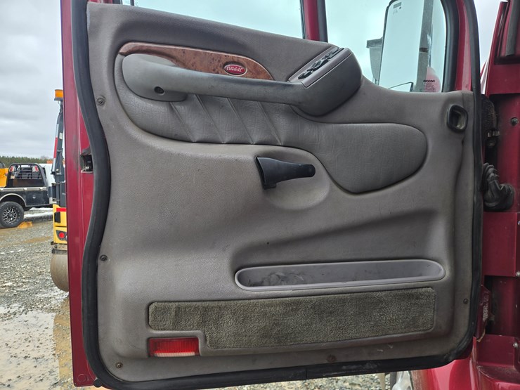 2007-peterbilt-387-image-73