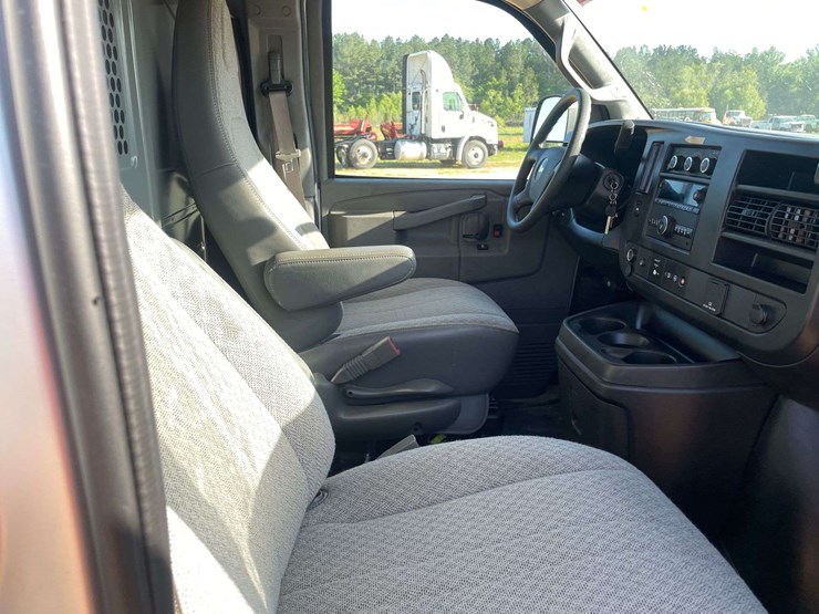 2024-chevrolet-express-2500-image-17