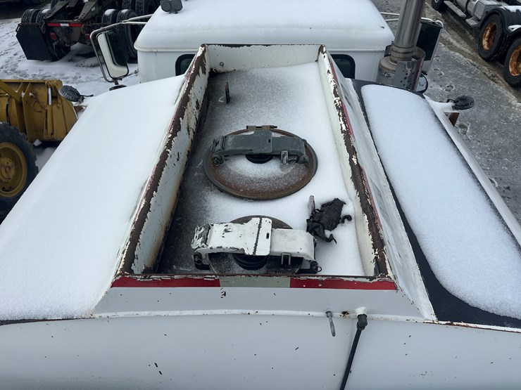 1995-international-8100-image-46