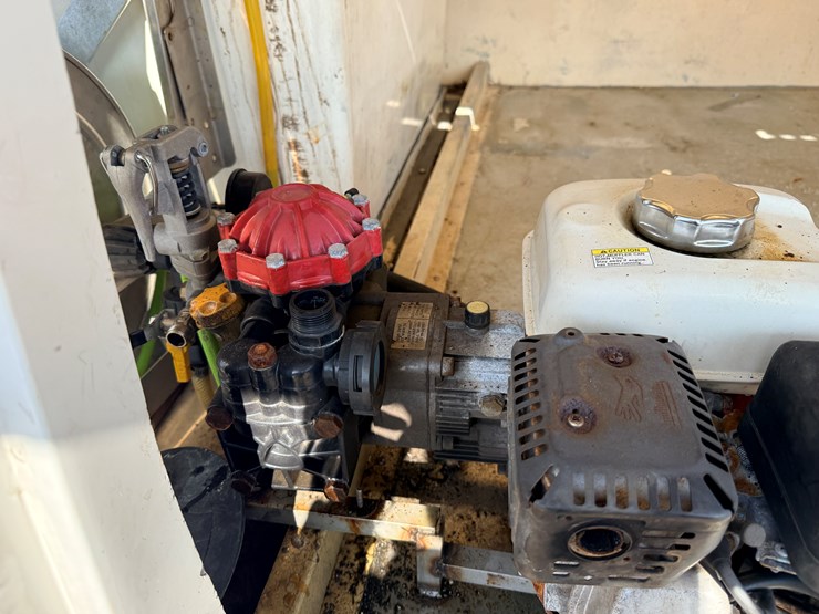 2002-isuzu-npr-image-22