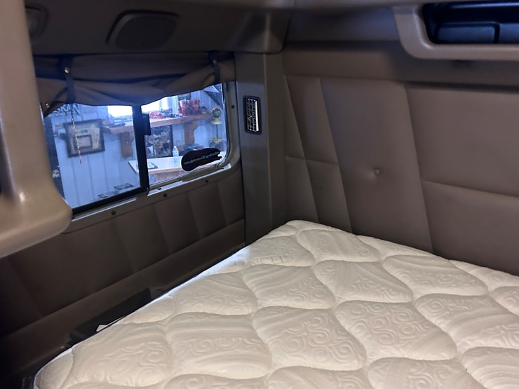 2007-peterbilt-379-image-82