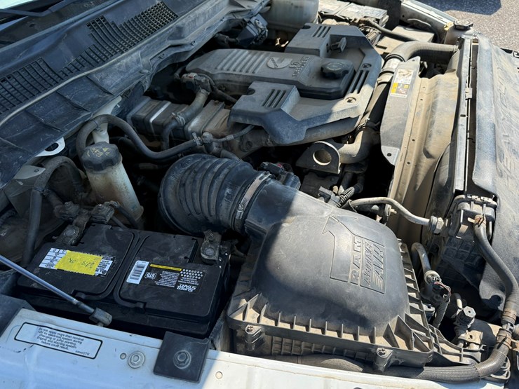 #1062-•-2015-ram-5500-heavy-duty-service-truck-image-18