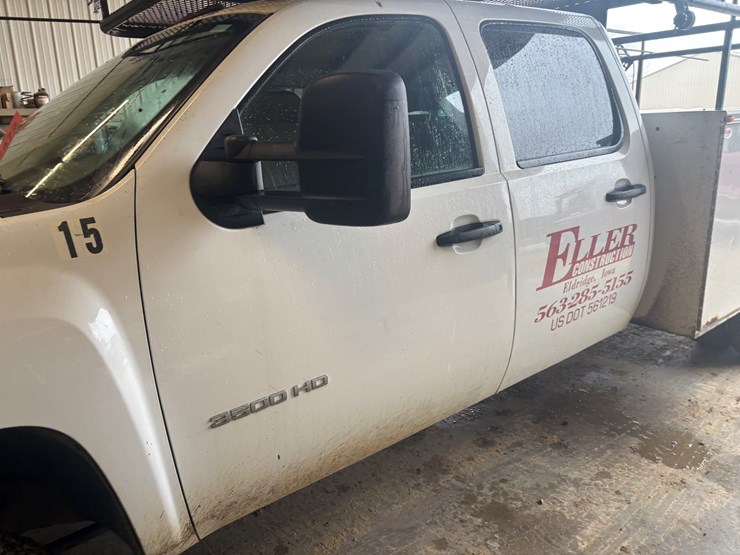 2013-chevrolet-3500-image-8