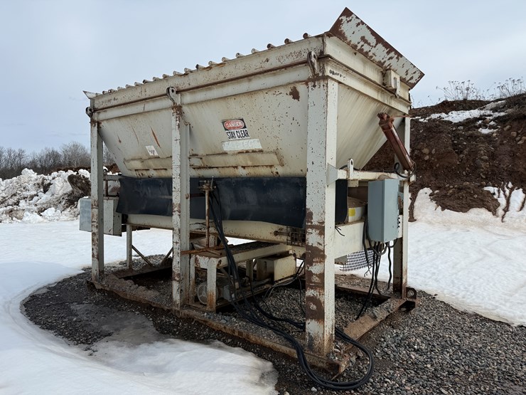 #2210-•-fabtek-14'x96"x128"-feeder-bin-image-3