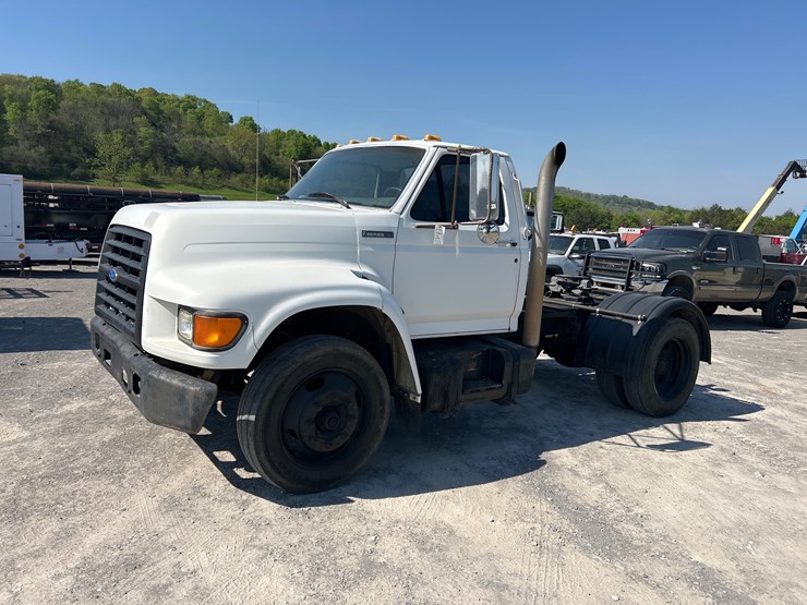 1996-ford-f800-image-2