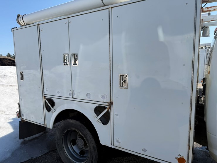 #1061-•-2016-ram-5500-heavy-duty-service-truck-image-17