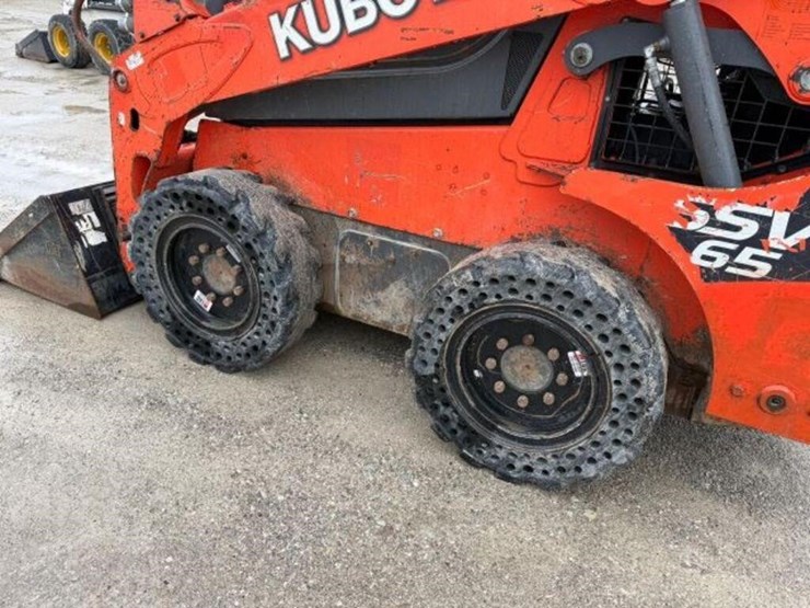 2018-kubota-ssv65-image-33