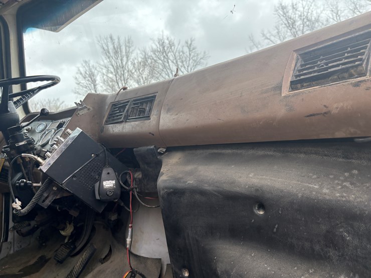 1997-ford-lt8000-image-36