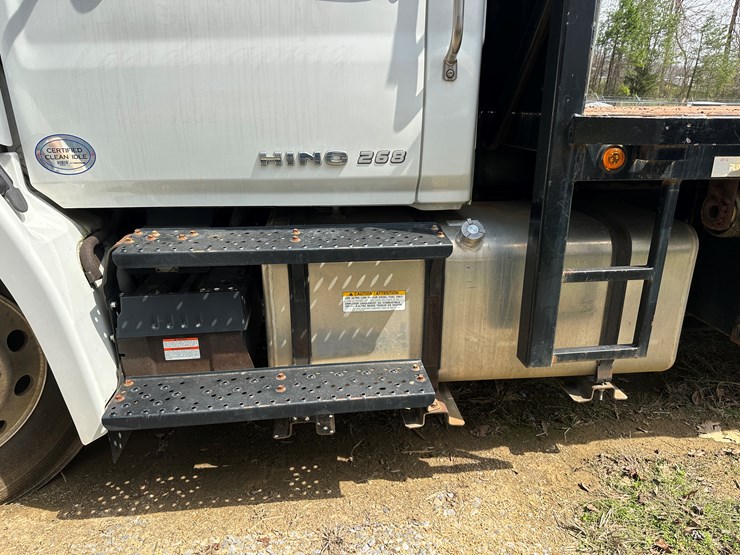 2020-hino-268-image-9