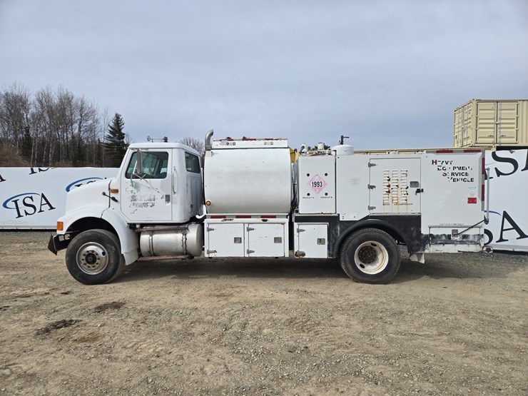 1995-international-8100-image-2