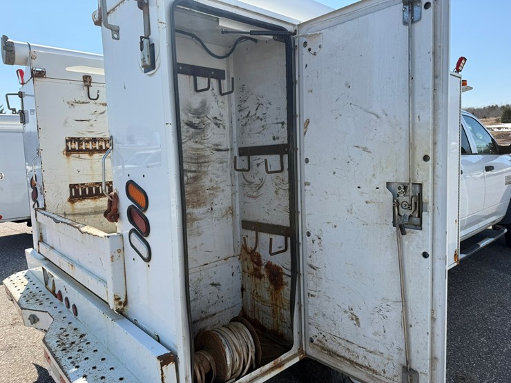 #1060-•-2015-ram-5500-heavy-duty-service-truck-image-21