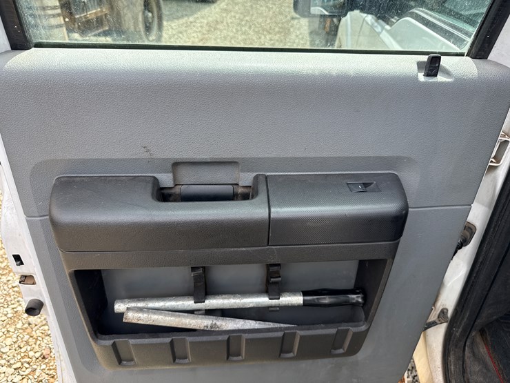 2011-ford-f350-image-44