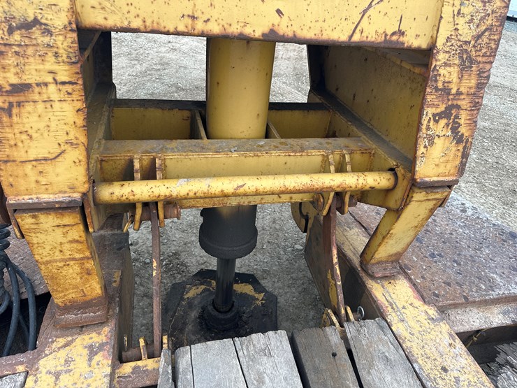 1986-massey-ferguson-8-image-13