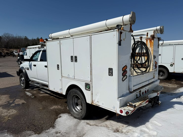 #1061-•-2016-ram-5500-heavy-duty-service-truck-image-3