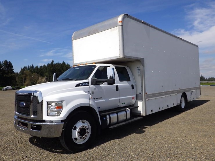 2016-ford-f650-xlt-image-1