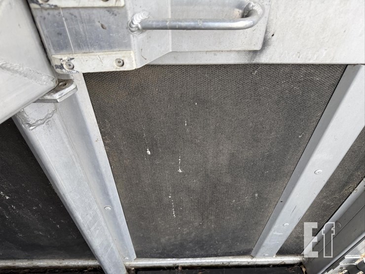 2001-featherlite-16-ft-image-35