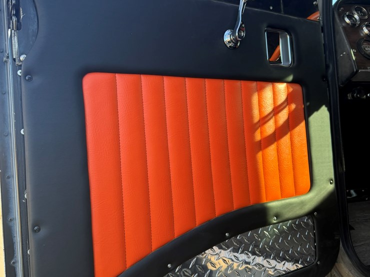 1974-peterbilt-359-image-45