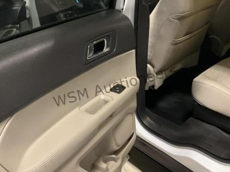 2015-ford-explorer-image-26