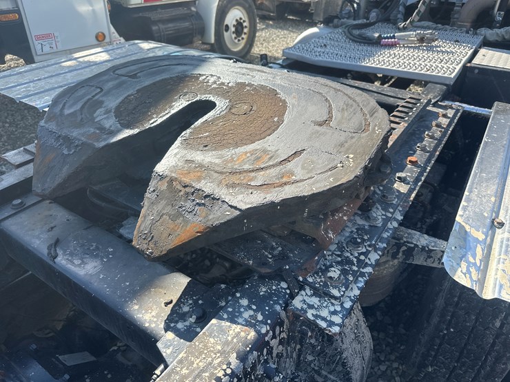 2013-peterbilt-365-image-28