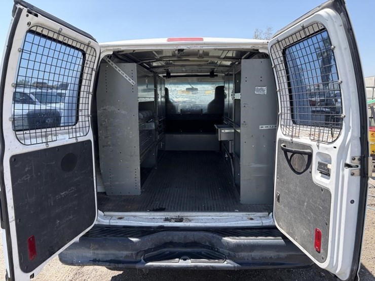 2011-ford-e350-image-12