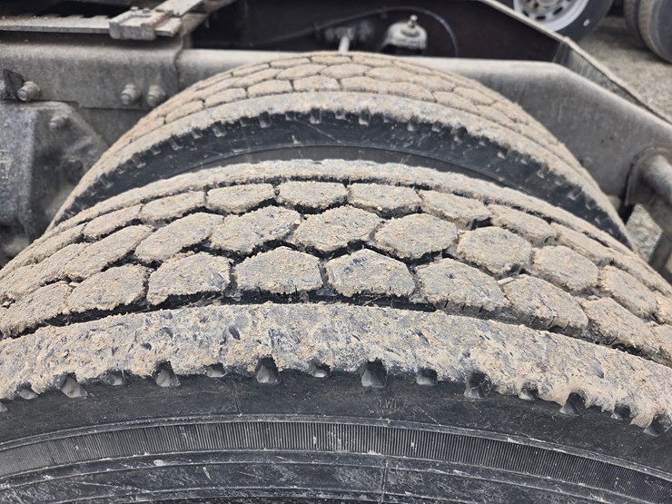 2007-peterbilt-579-image-83