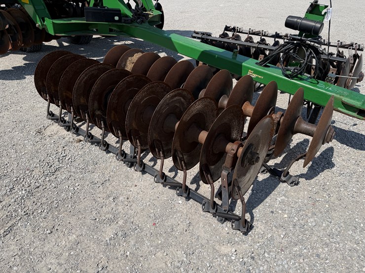 2014-john-deere-2623-image-3