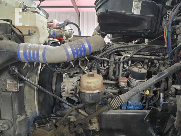 2016-peterbilt-579-image-22