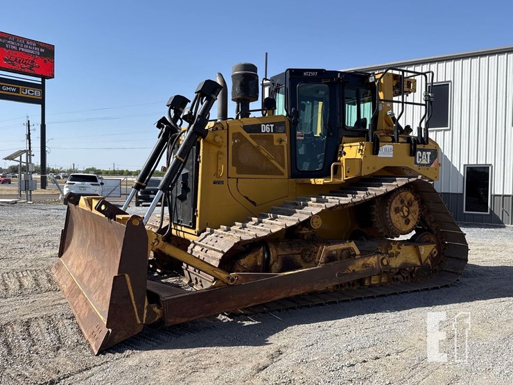 2016-caterpillar-d6t-lgp-image-1