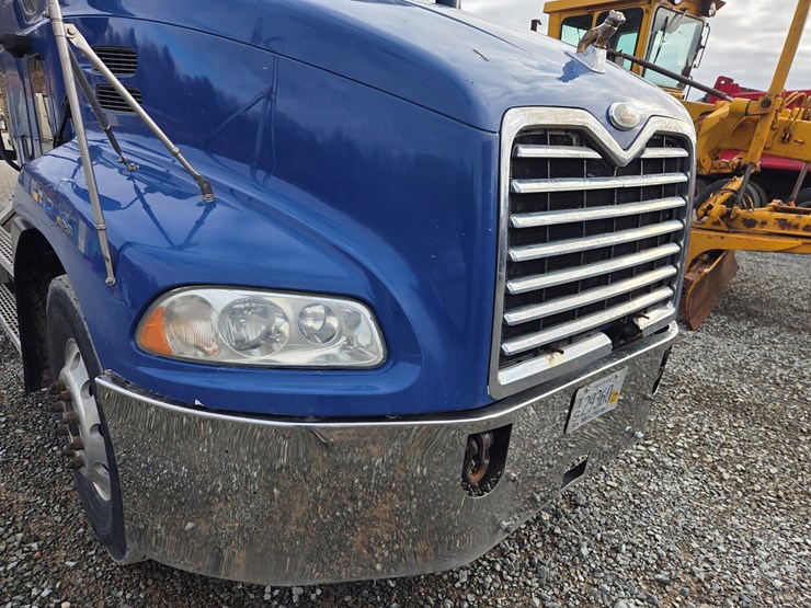 2007-massey-ferguson-8-image-9