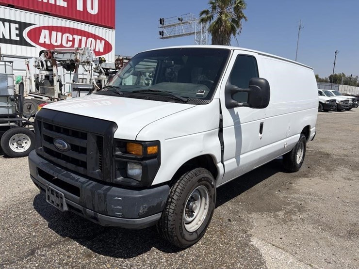 2011-ford-e350-image-1