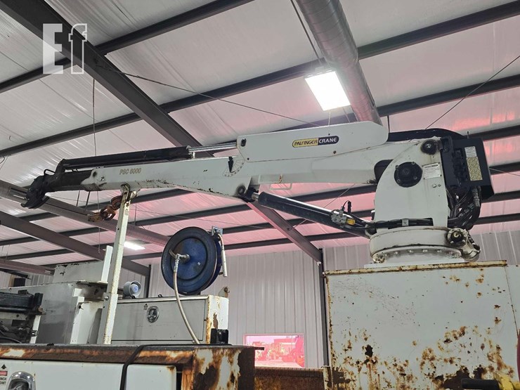 2012-freightliner-m2-106-image-10