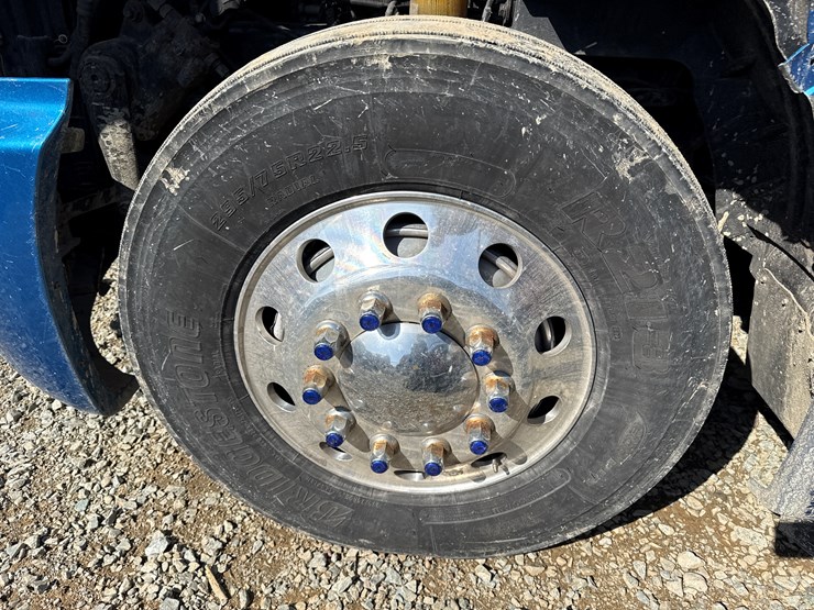 #2199-•-2020-international-a26-sleeper-cab-truck-tractor-image-90