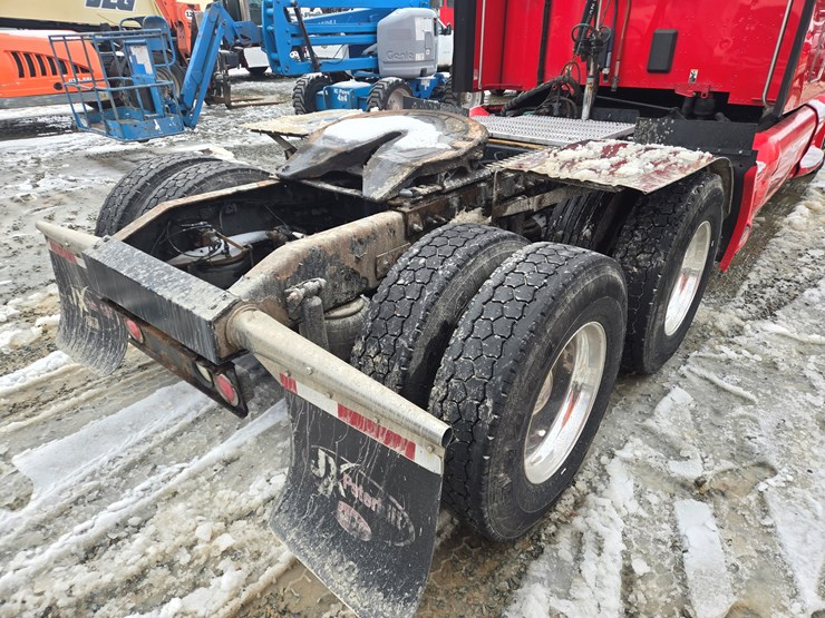 peterbilt-579-image-29