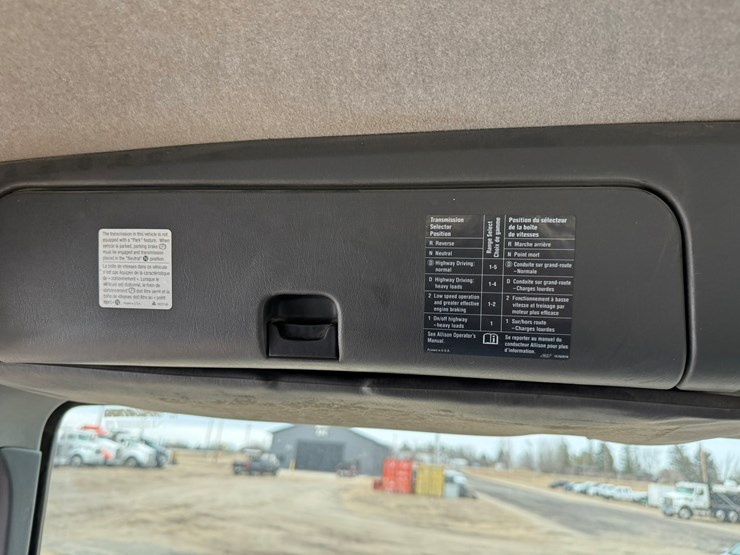 2005-gmc-t7500-image-40