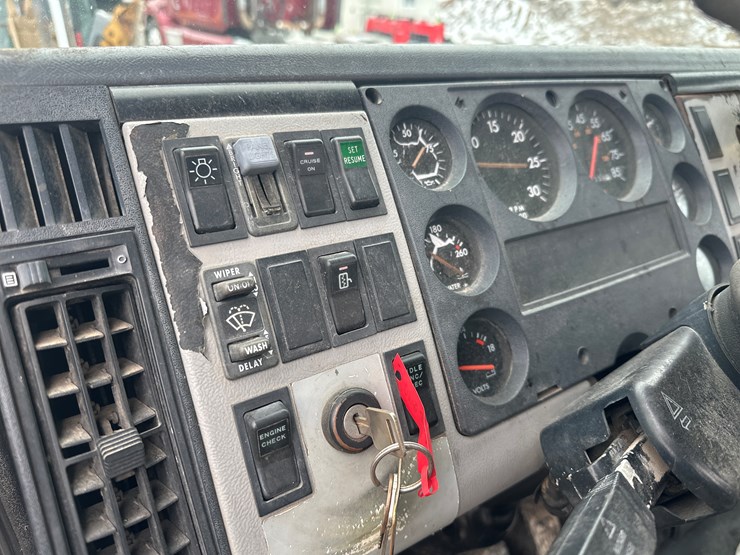 1998-massey-ferguson-8-image-42