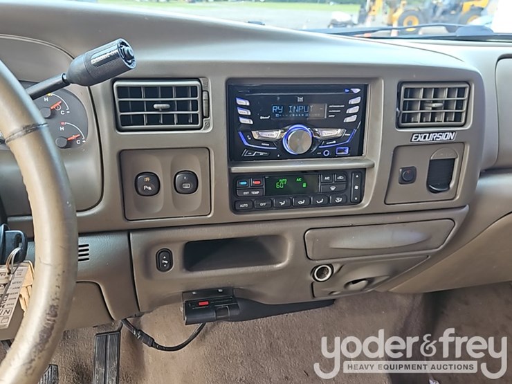 2004-ford-excursion-image-25