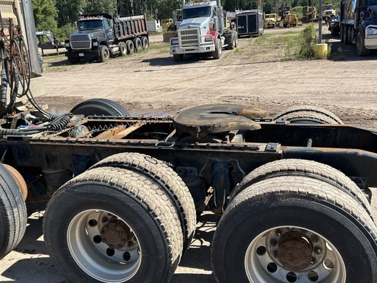#1114-•-2005-western-star-tri-axle-heavy-haul-truck-tractor-image-12